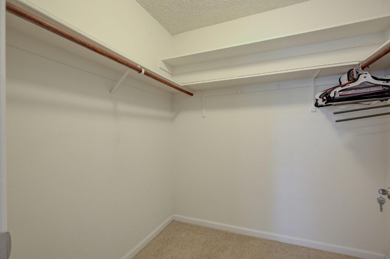 Photo #16: 223099533 Listing: Photo #16
