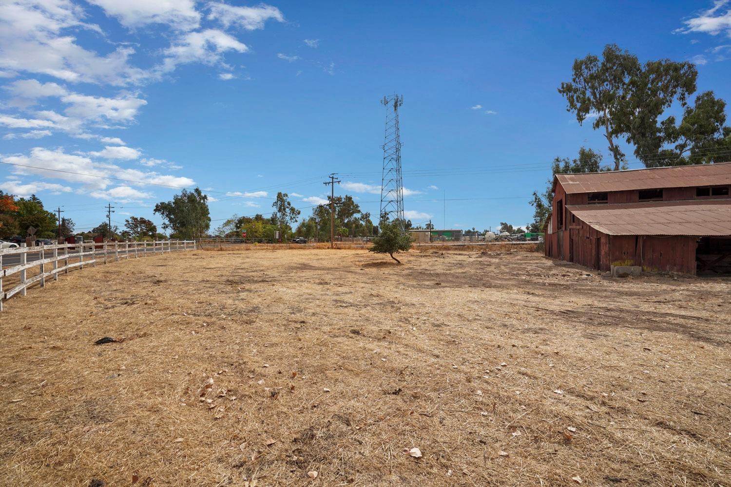 N Hwy 99, Acampo, California image 36