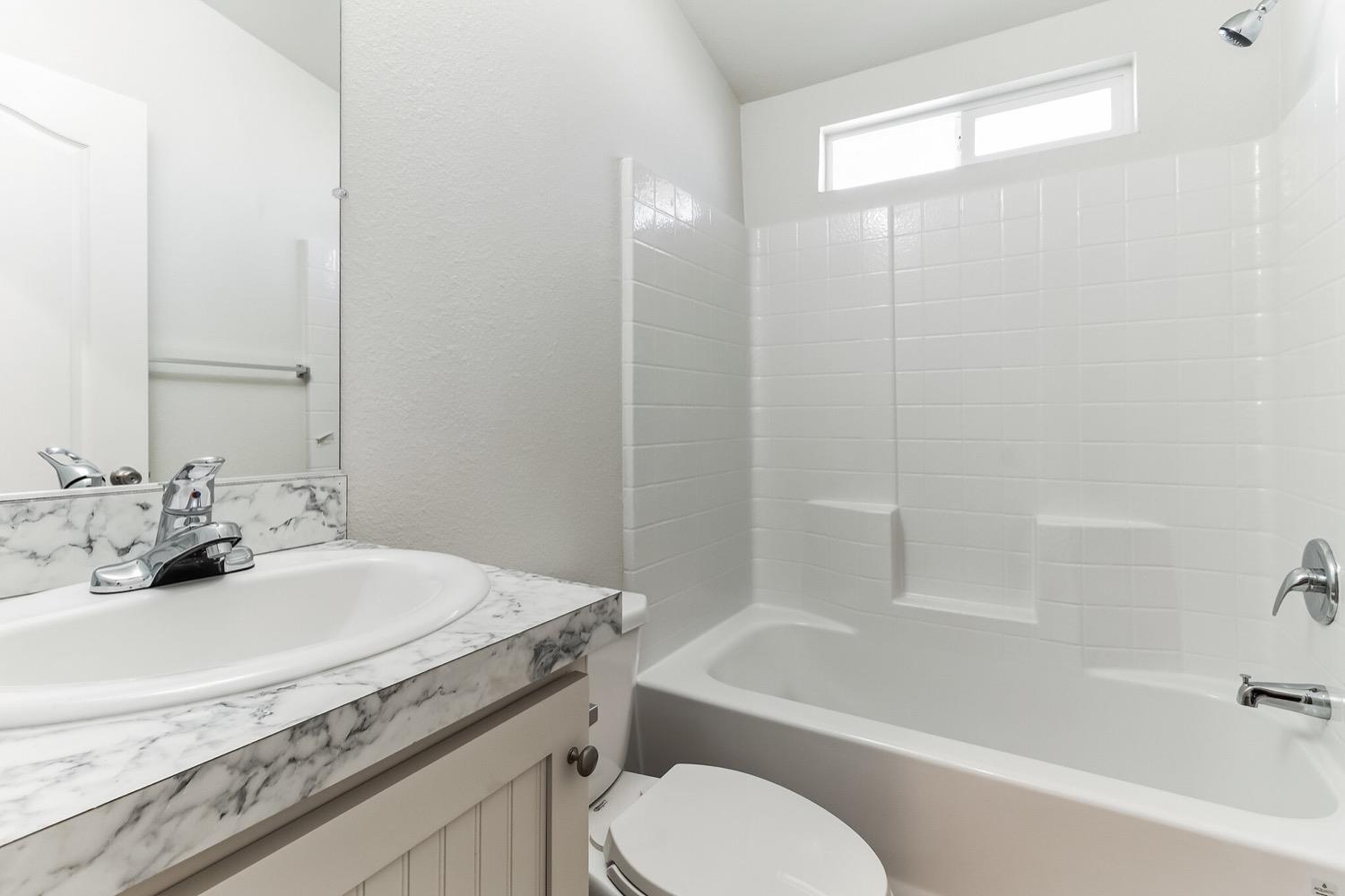 Detail Gallery Image 10 of 23 For 820 S. Chinowth Street 74, Visalia,  CA 93277 - 2 Beds | 1 Baths