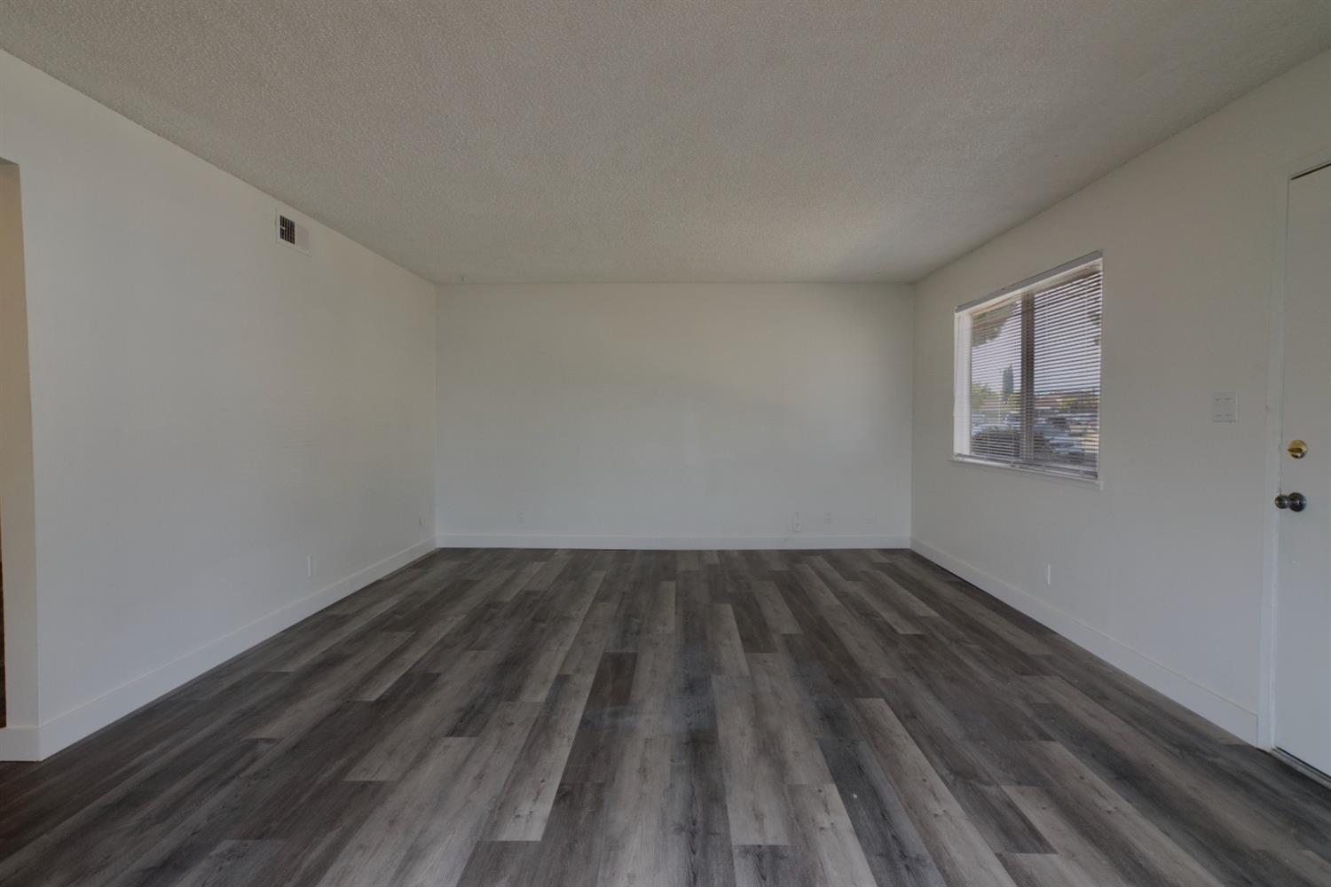 Photo #3: 223088526 Listing 
