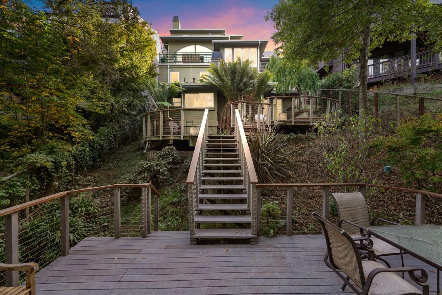 Photo of 6181 Swainland Rd in Oakland, CA