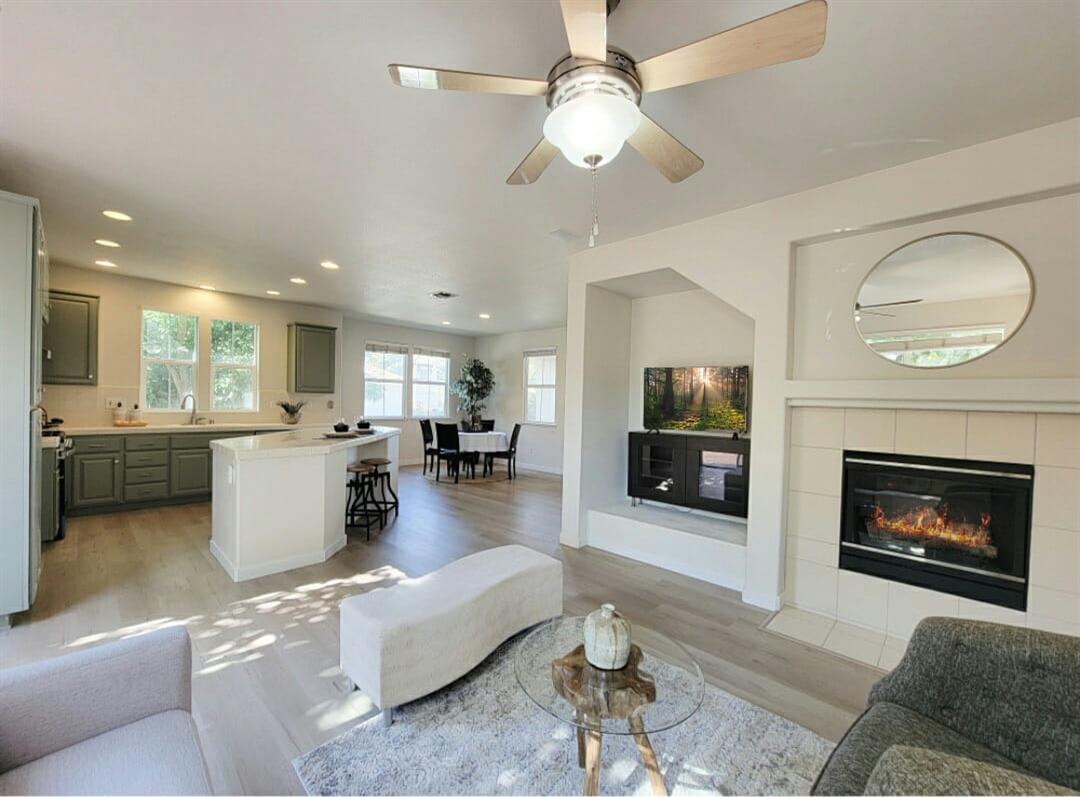 Photo of 491 Anjou Cir in Sacramento, CA