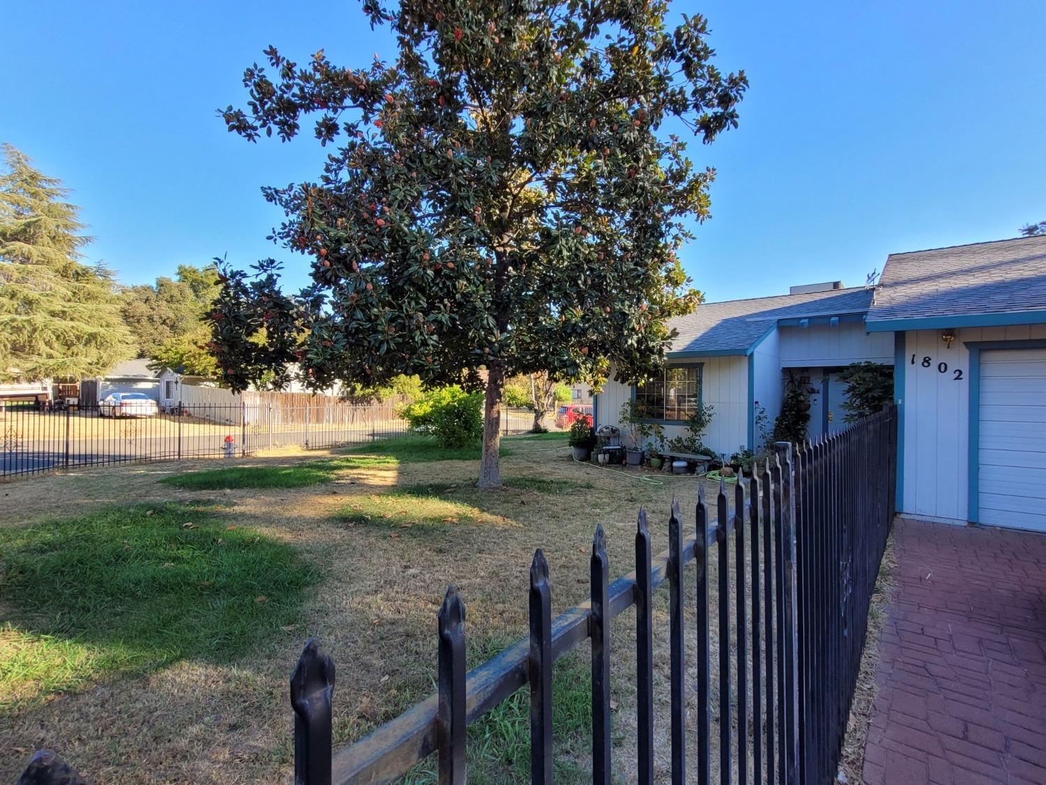 Photo of 1802 Los Robles Blvd in Sacramento, CA