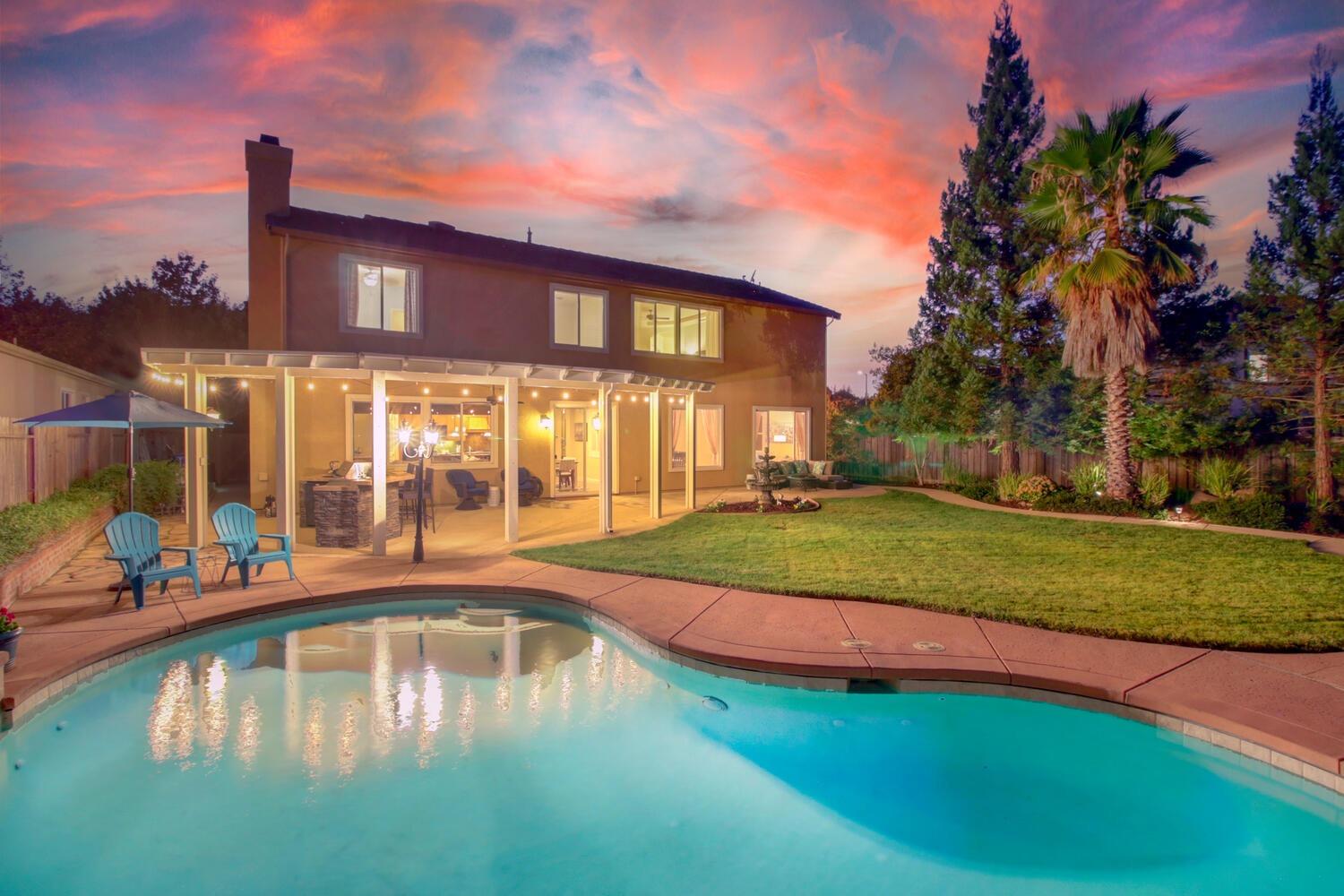 Photo of 860 Fieldstone Ct in Folsom, CA