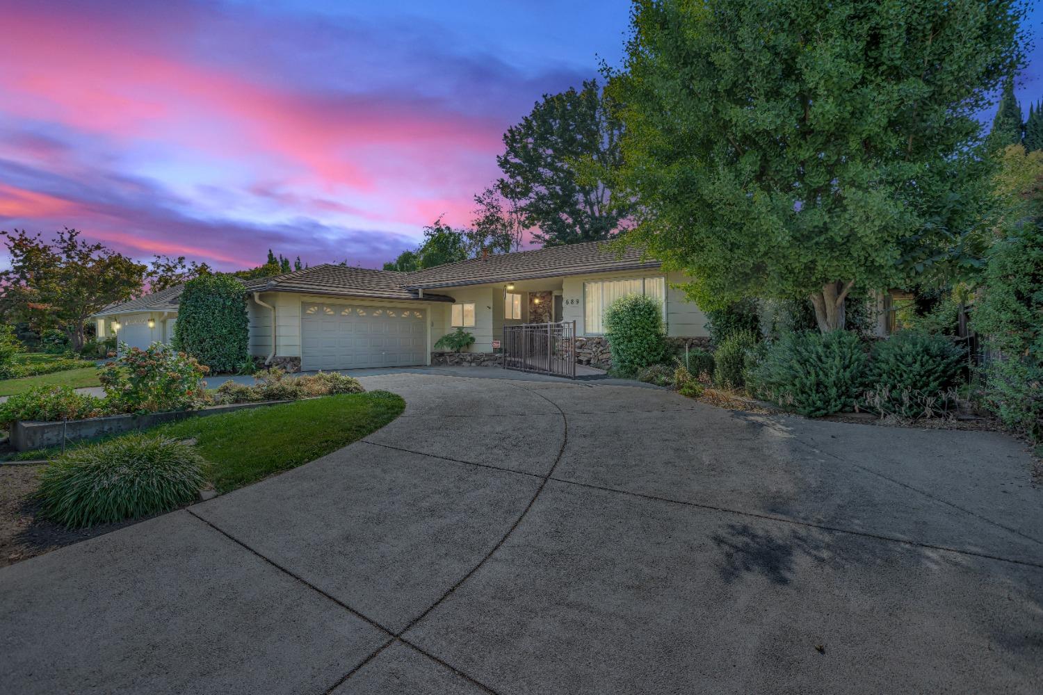 Photo of 689 Morris Wy in Sacramento, CA