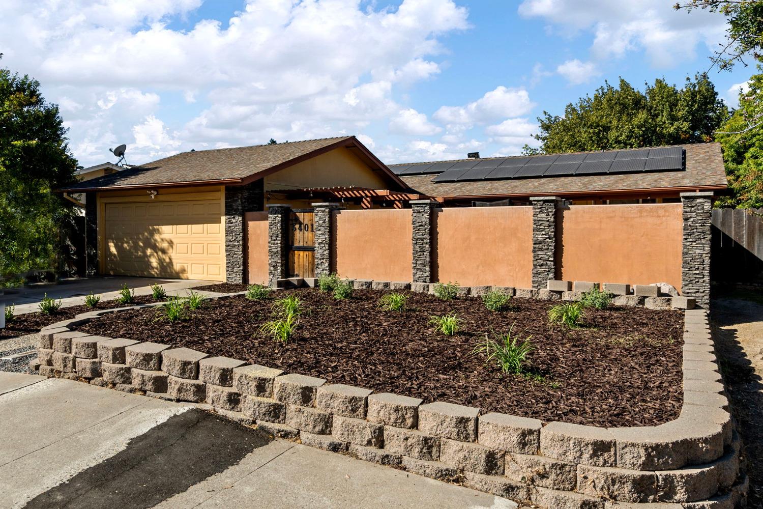Photo of 3401 Bridle Path Ln in Modesto, CA