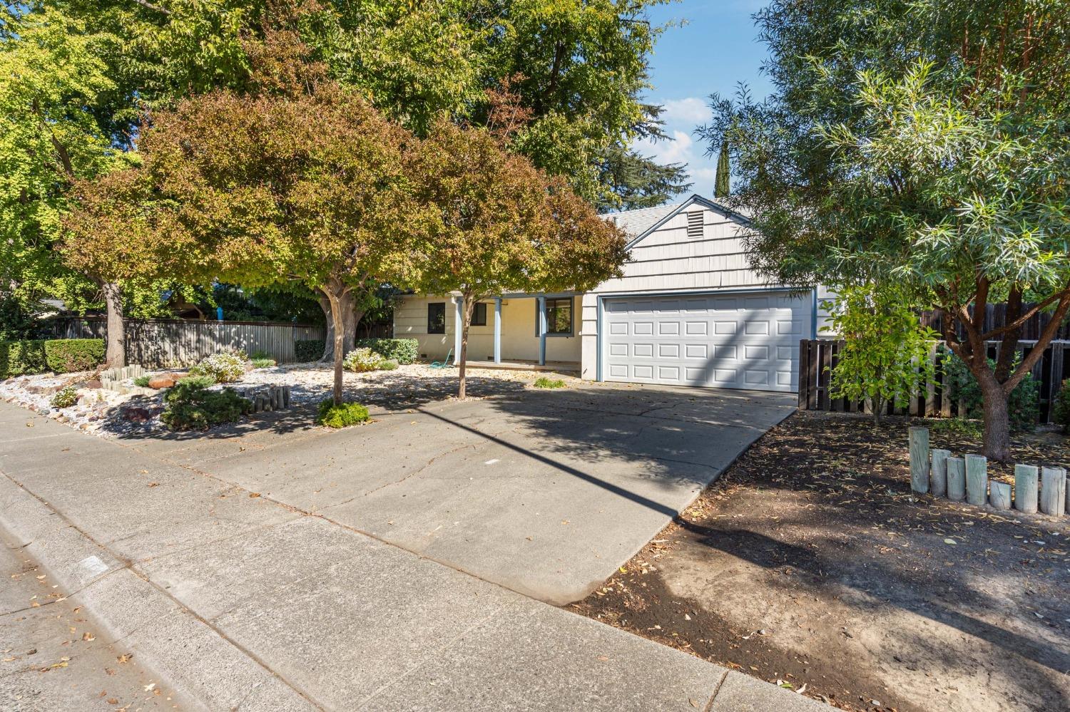 Photo of 762 Hawthorne Ln in Davis, CA