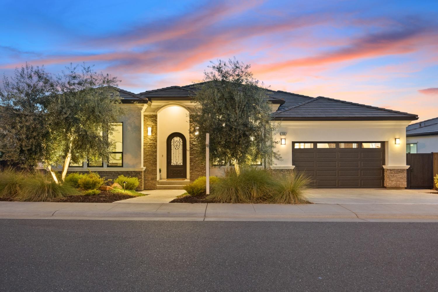 Photo of 729 Sundahl Dr in Folsom, CA