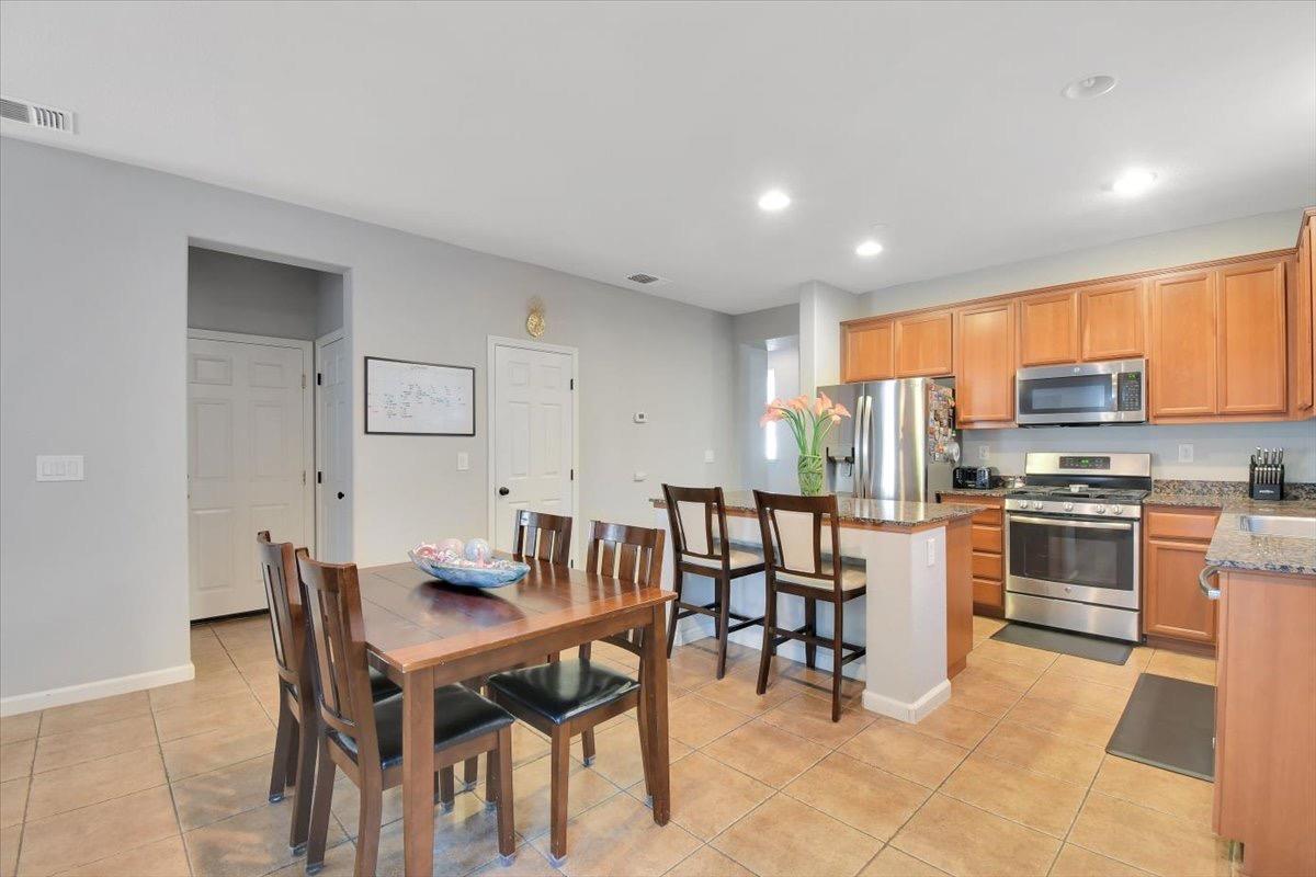 Photo of 969 Courtyards Loop in Lincoln, CA