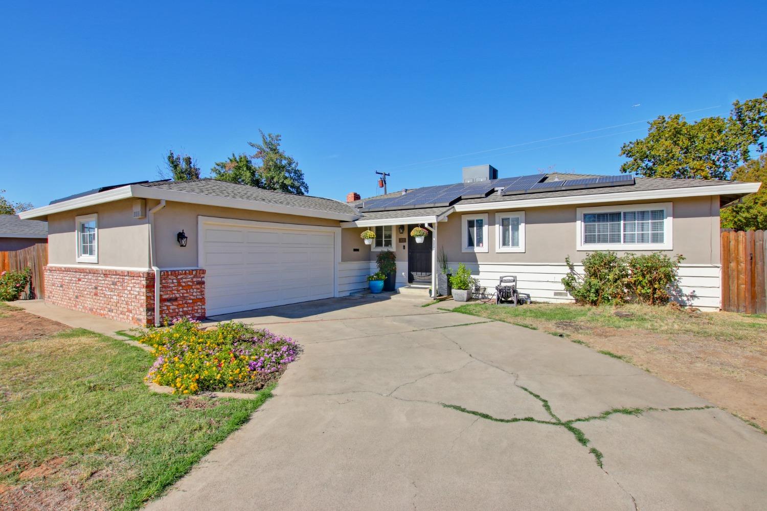 Photo of 3831 Woodhue Wy in North Highlands, CA