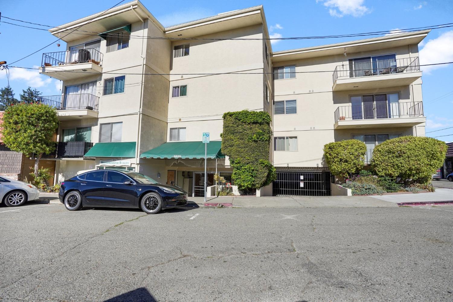 Photo of 5025 Woodminster Ln #202 in Oakland, CA