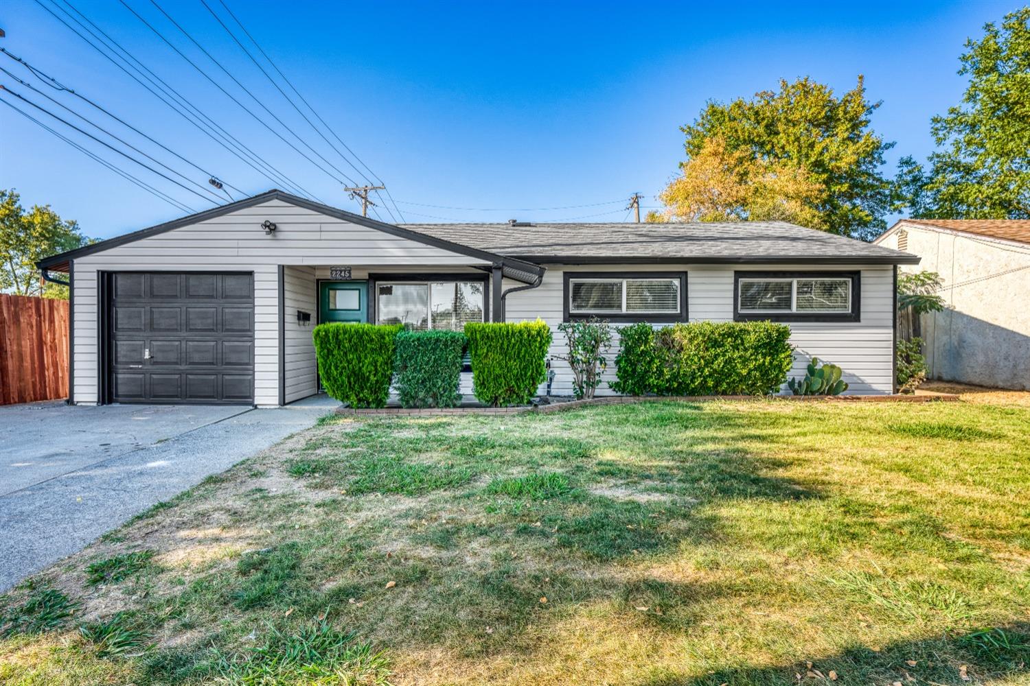 Detail Gallery Image 1 of 1 For 2245 Edison Ave, Sacramento,  CA 95821 - 3 Beds | 1 Baths