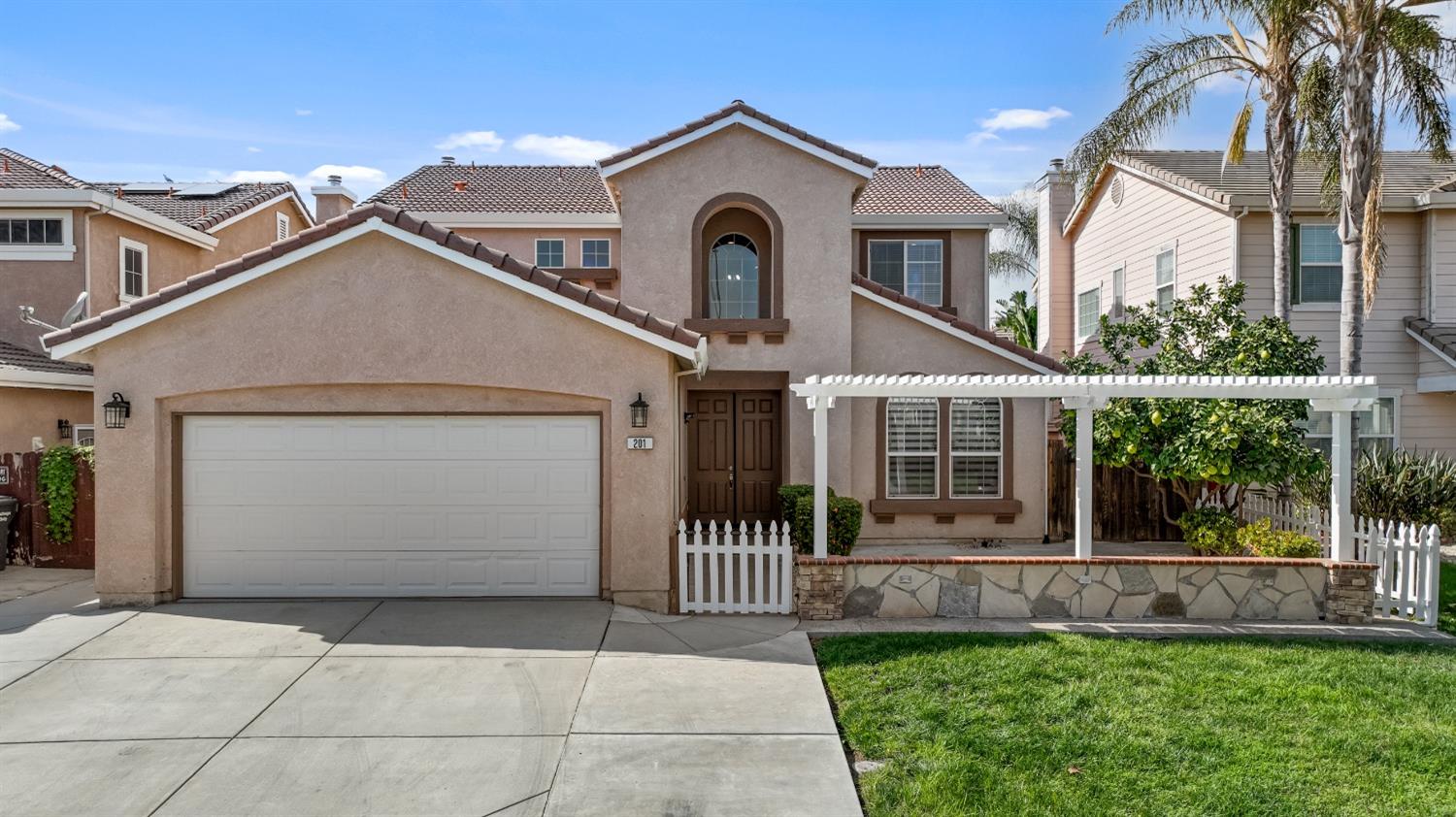 Photo of 201 Nabor Ct in Tracy, CA