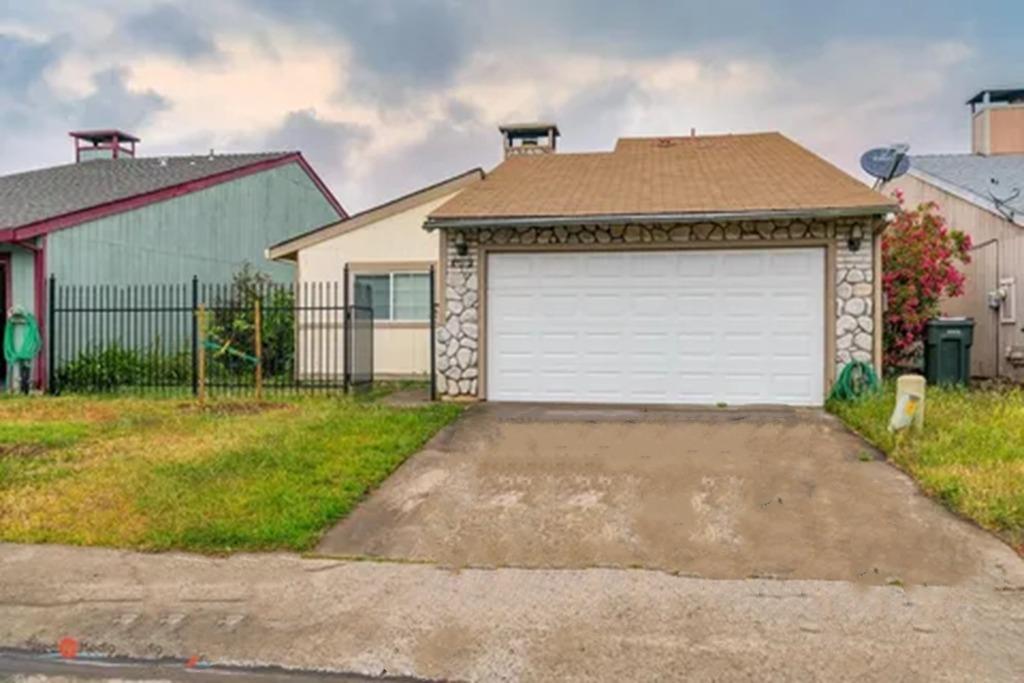 Photo of 7517 Golf Club Ct in Sacramento, CA