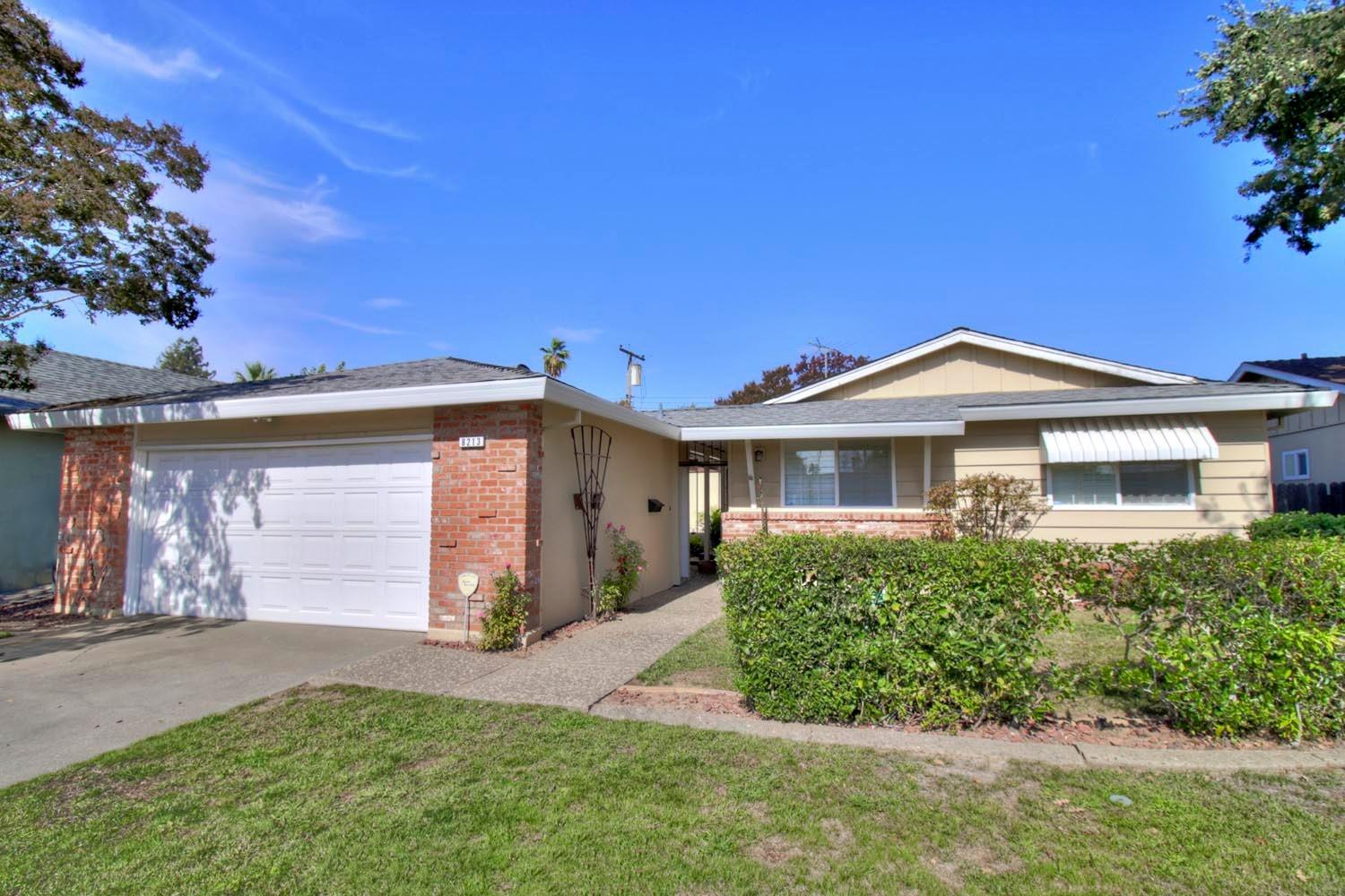 Photo of 8213 Lake Forest Dr in Sacramento, CA