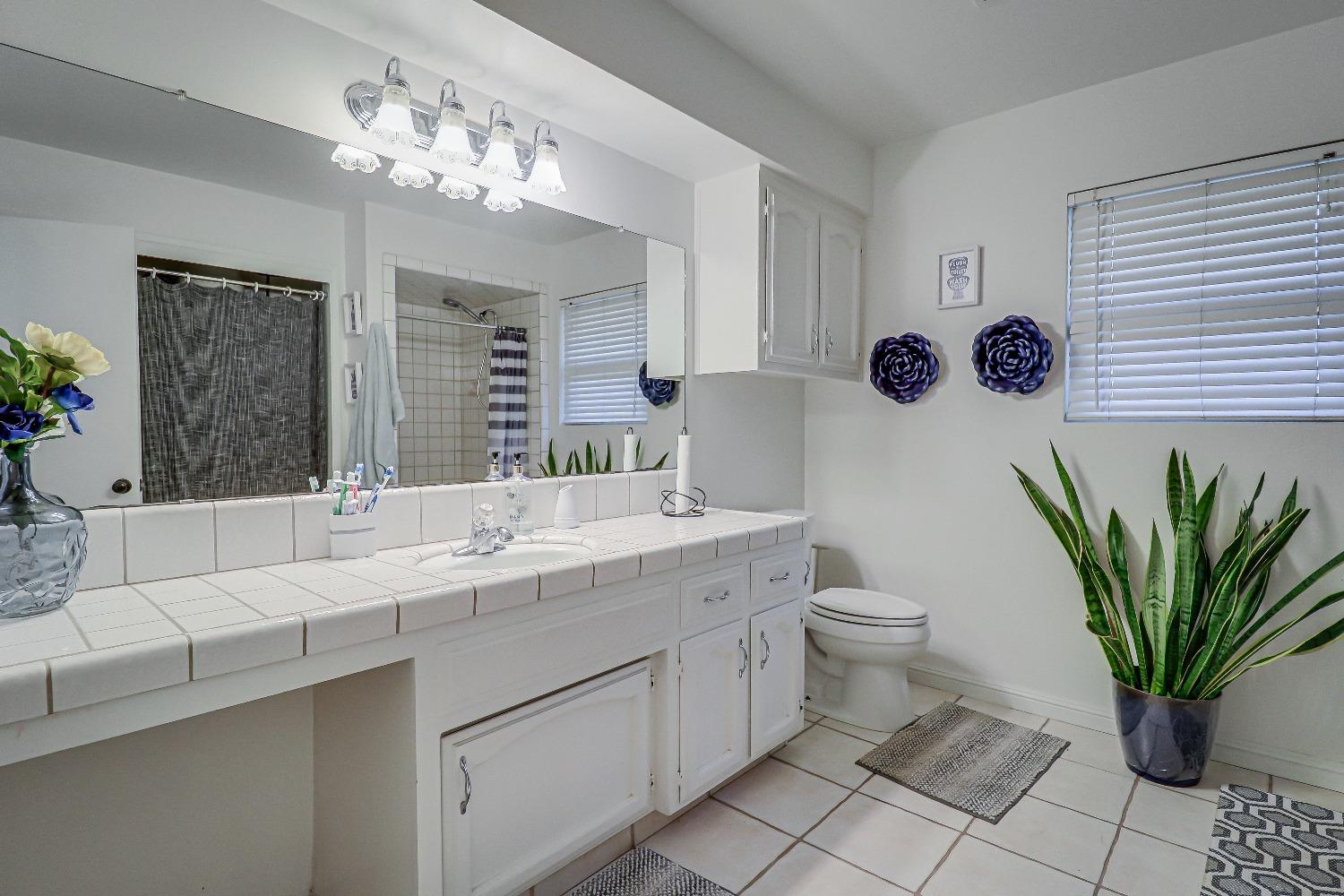 Noah Avenue, Bakersfield, California image 23