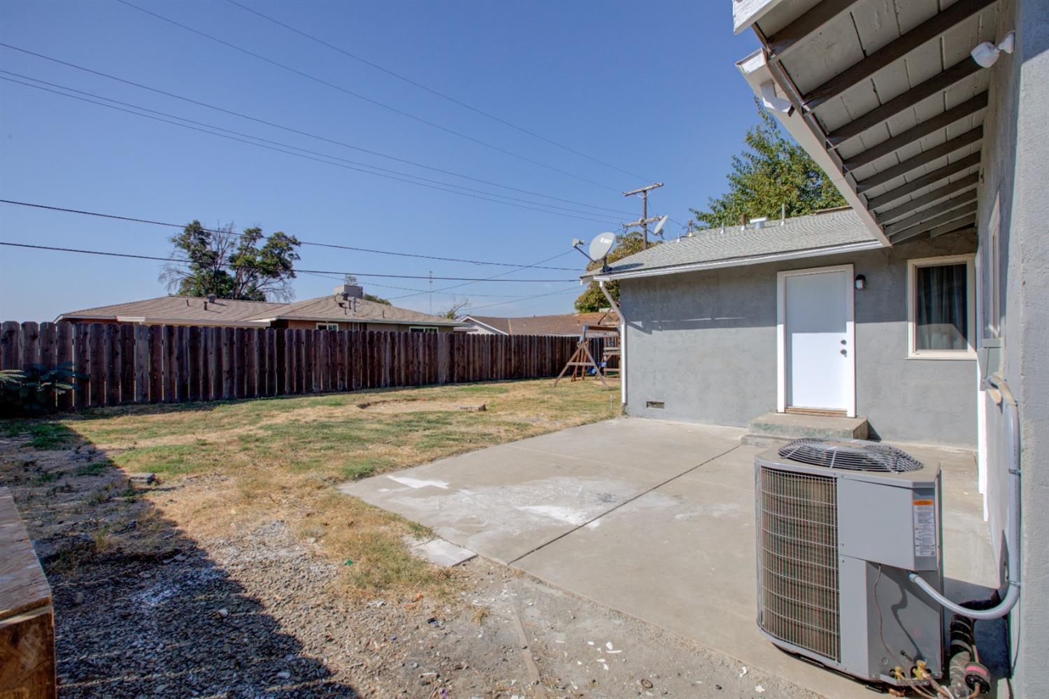 Detail Gallery Image 4 of 37 For 595 Brimmer Rd, Merced,  CA 95341 - 3 Beds | 1 Baths