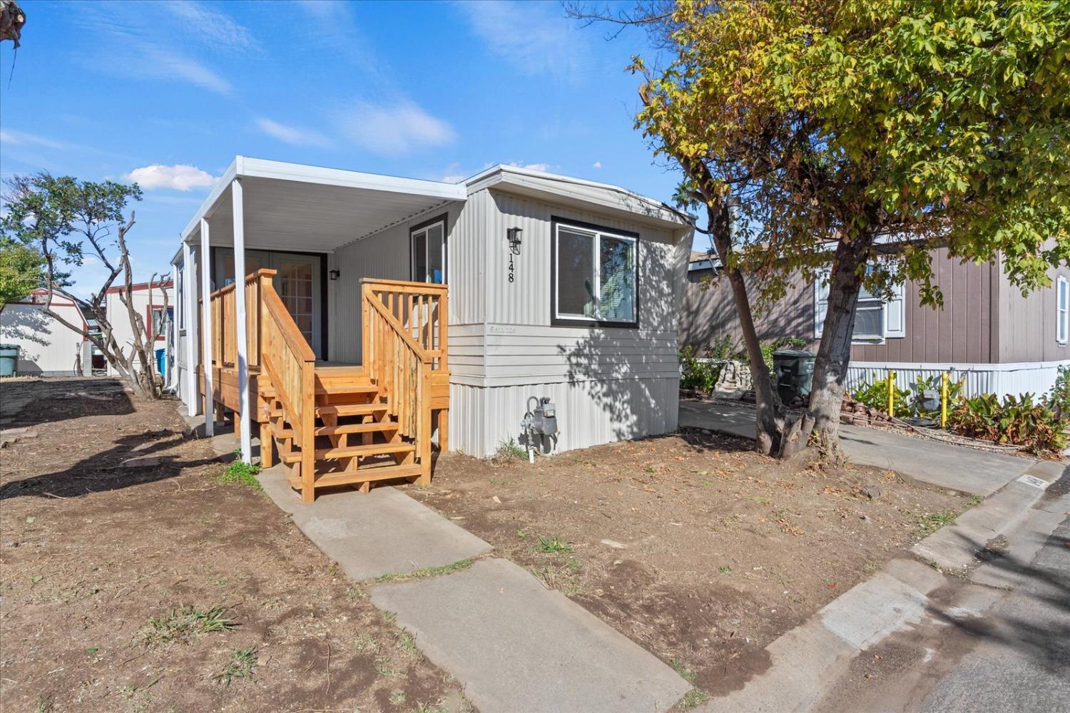 Photo of 148 Via Leona in Olivehurst, CA