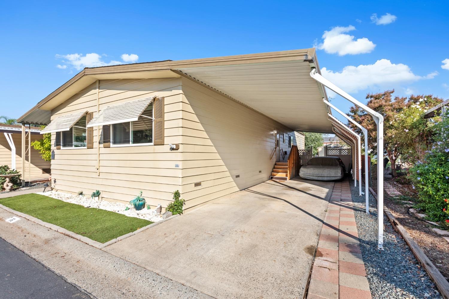 Photo of 76 Lora Wy in Roseville, CA
