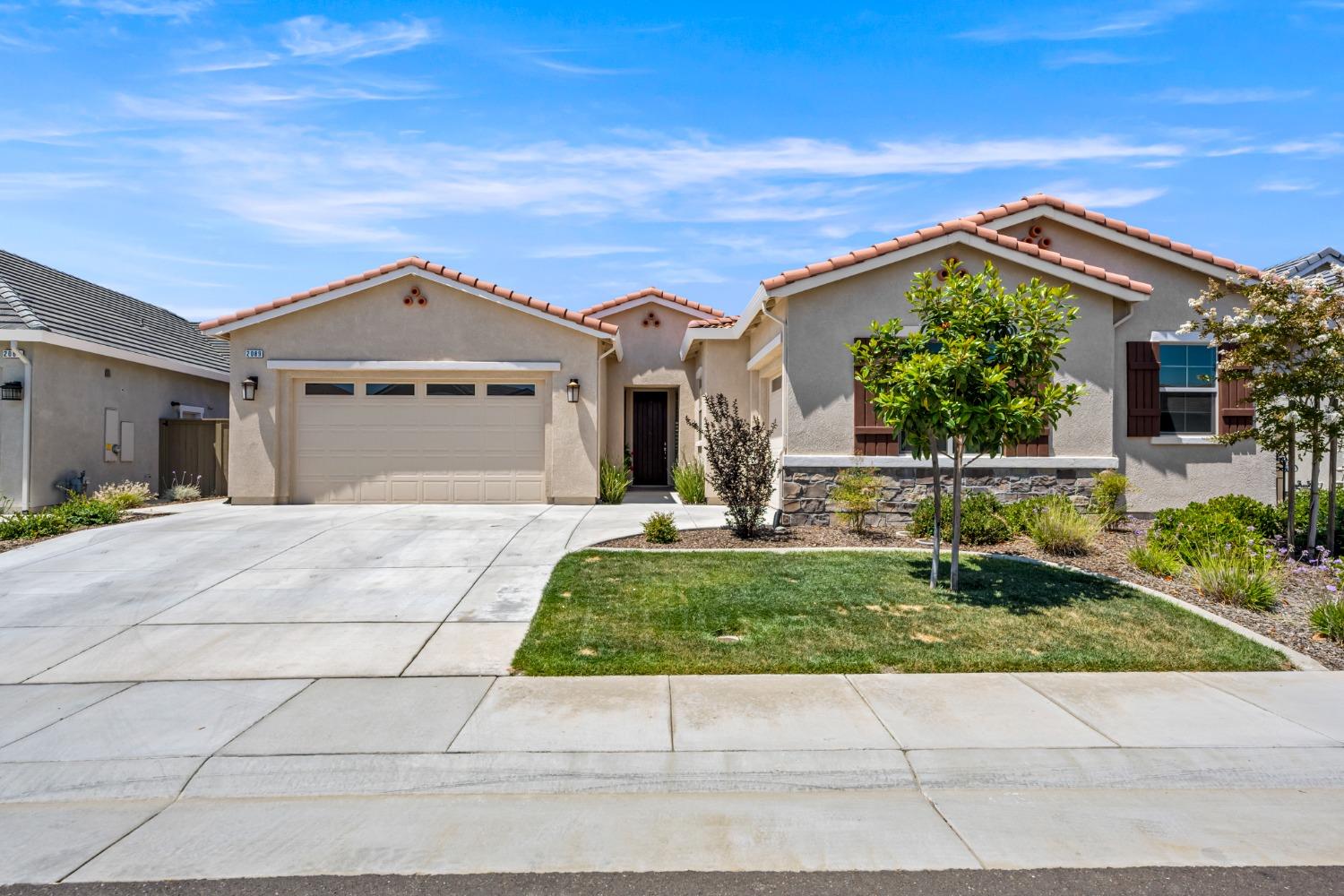 Photo of 2089 Hudson Cove Dr in Roseville, CA