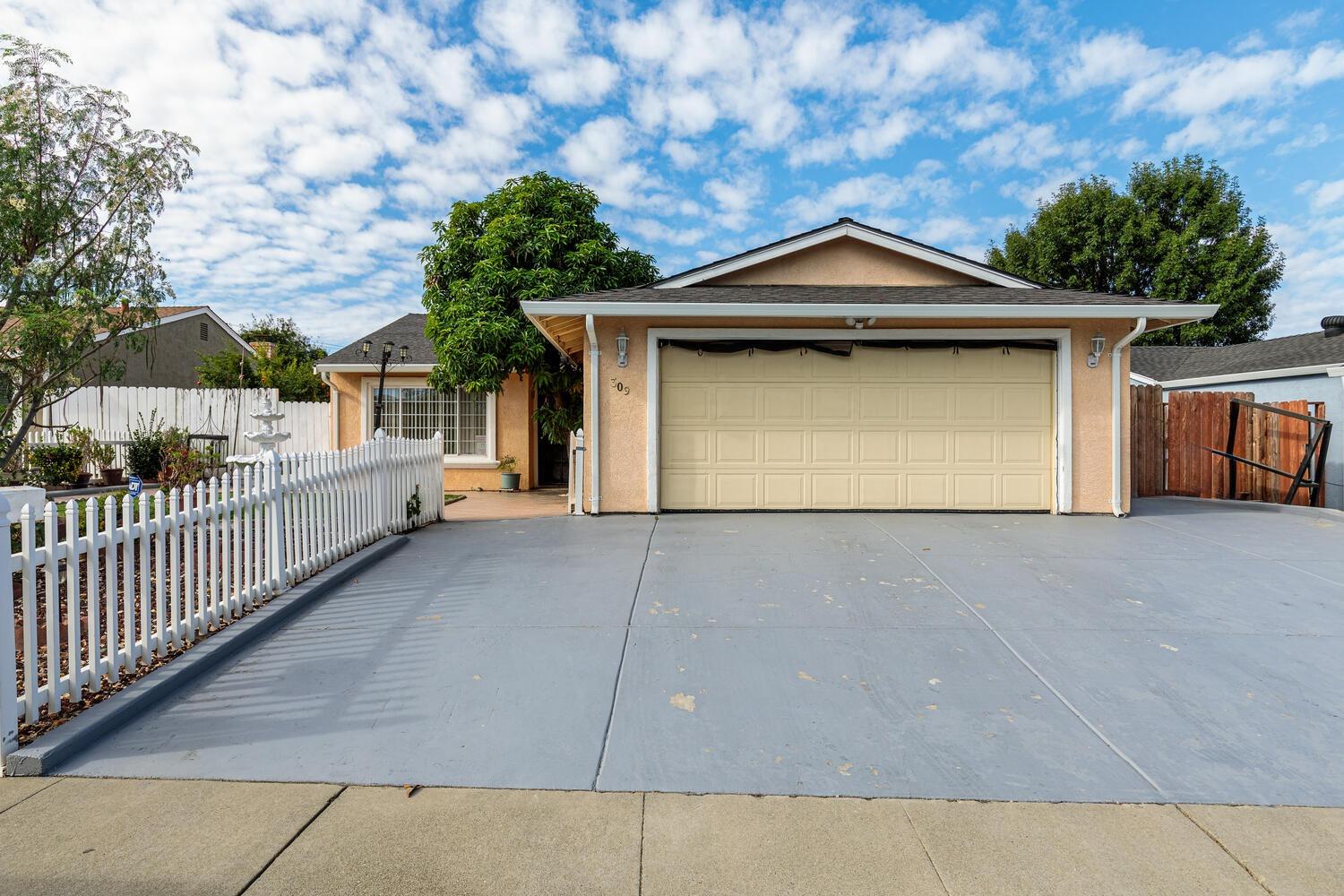 Photo of 309 Baltic Sea Ct in Pittsburg, CA