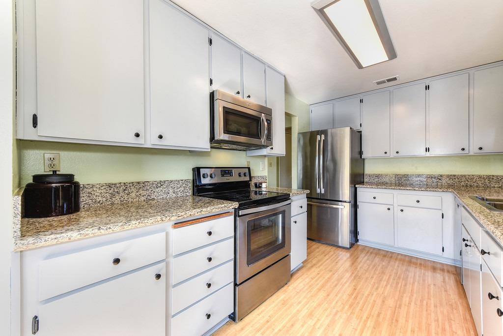 Photo #14: 223098247 Listing: Photo #14
