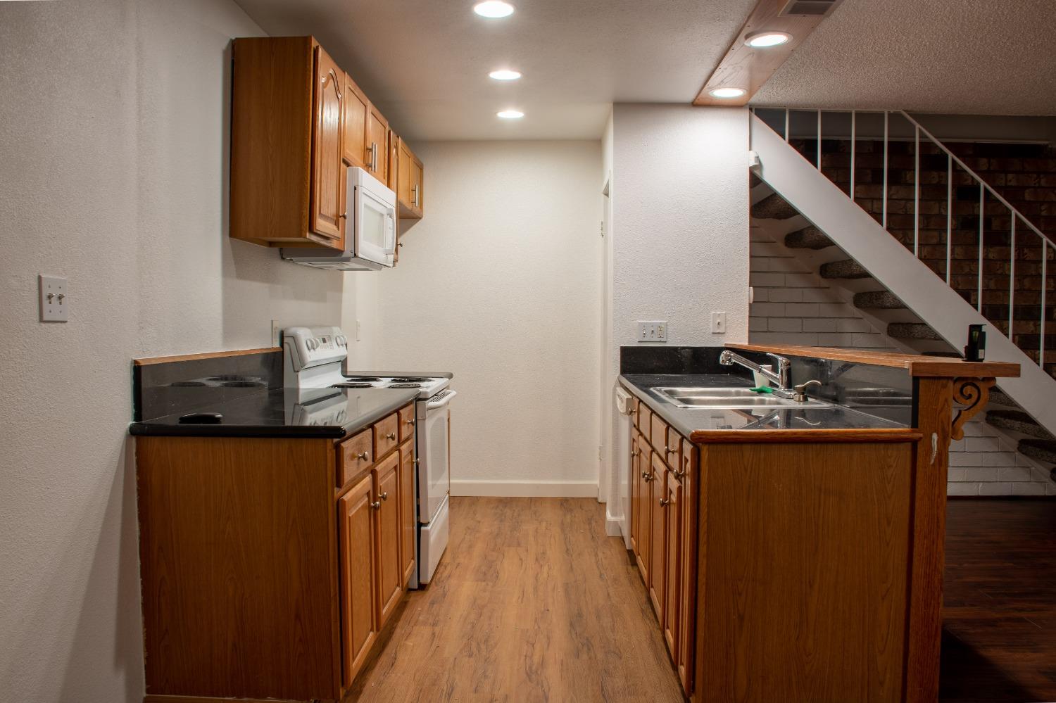 Photo #11: 223103126 Listing 