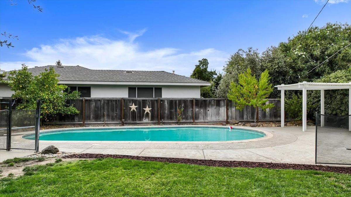 E Van Court, Ripon, California image 34