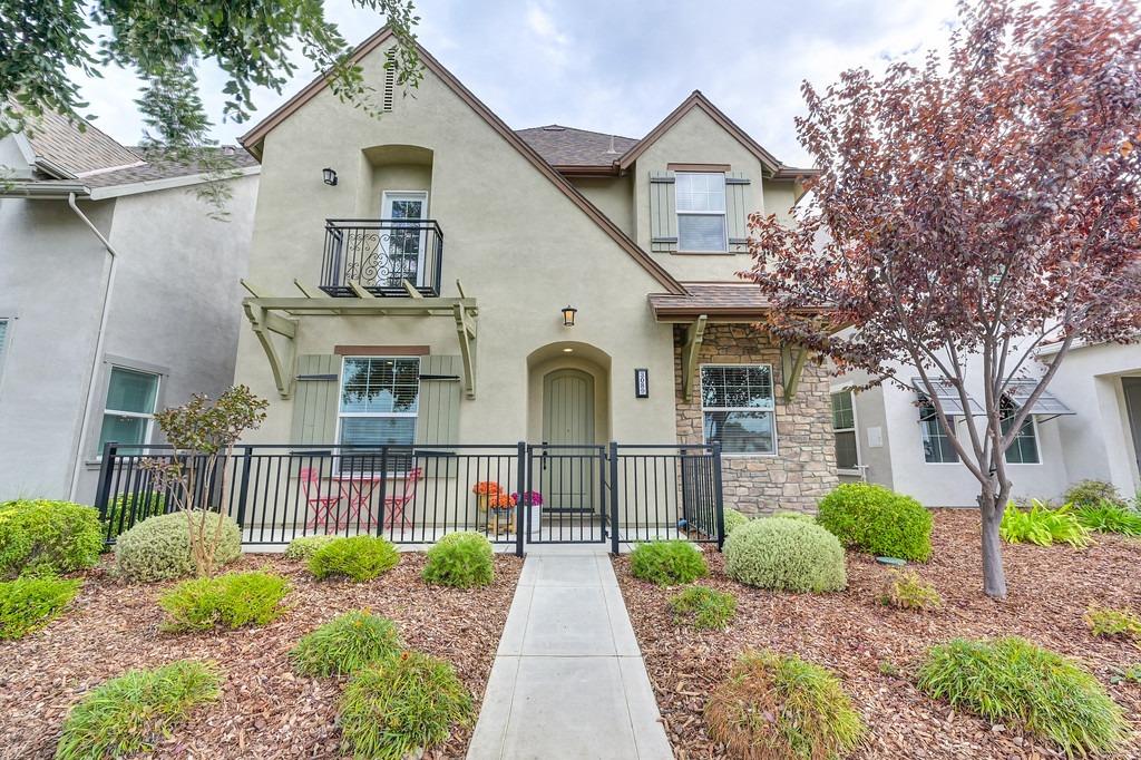 Photo of 3089 Crocker Dr in Sacramento, CA