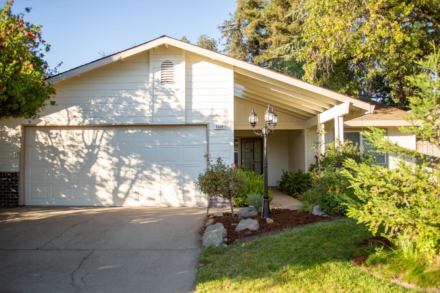 Photo of 7209 Blue Springs Wy in Citrus Heights, CA