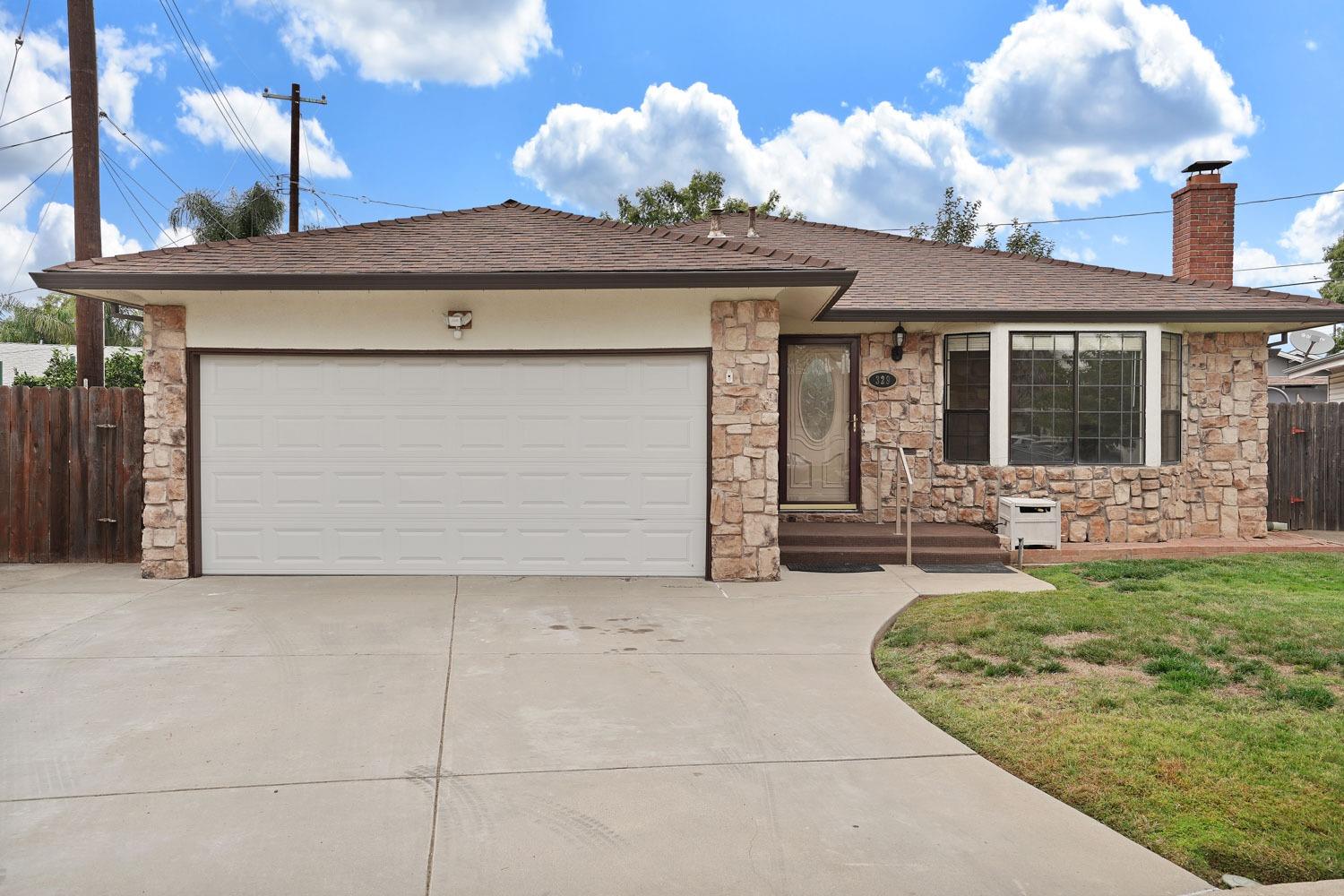 Photo of 329 Sperling Wy in Lodi, CA