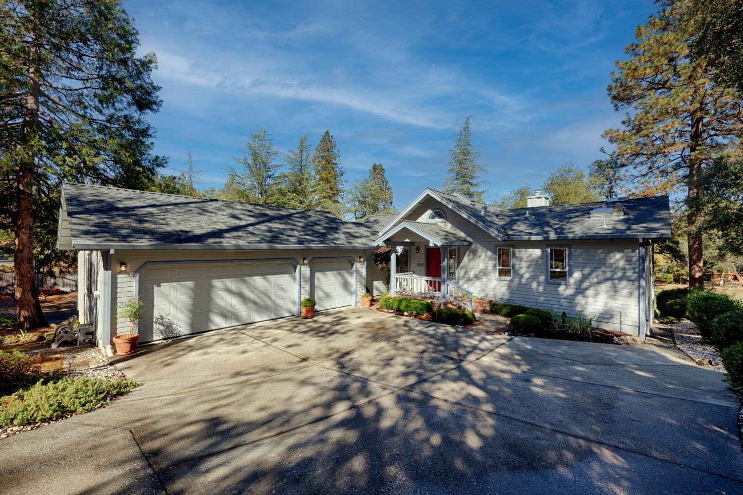 Photo of 11148 Greenbriar Wy in Auburn, CA