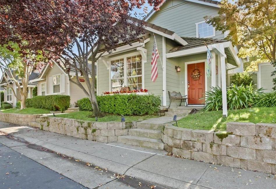 Photo of 910 Blue Rapids Dr in Folsom, CA