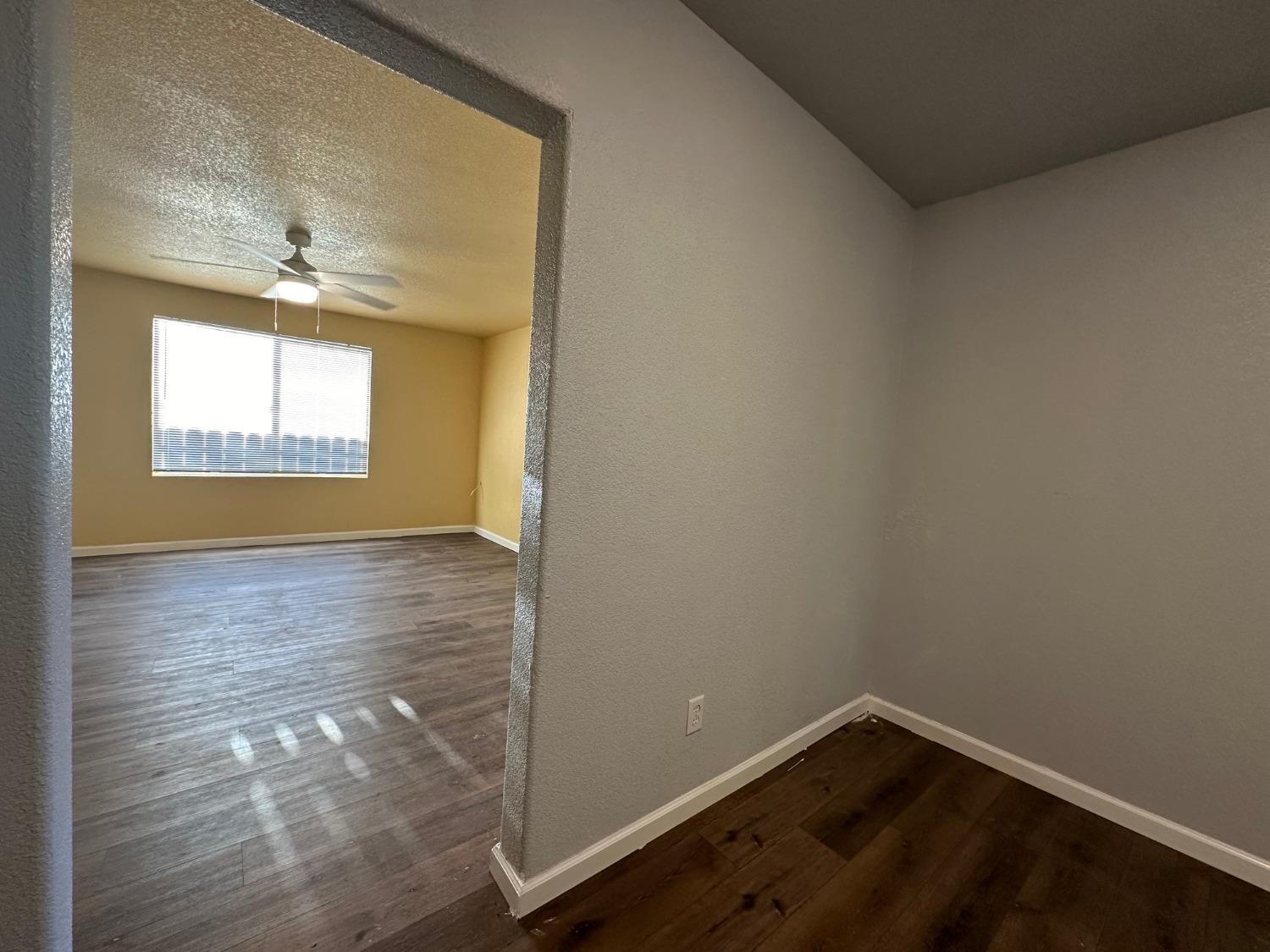 Detail Gallery Image 8 of 13 For 1920 Bradford St, Stockton,  CA 95205 - 2 Beds | 1 Baths