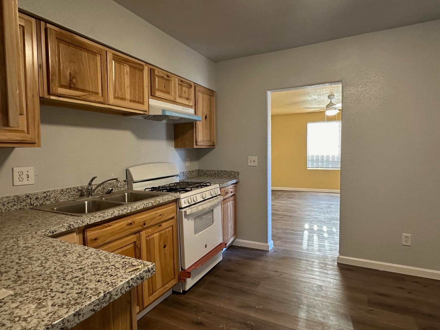 Detail Gallery Image 7 of 13 For 1920 Bradford St, Stockton,  CA 95205 - 2 Beds | 1 Baths