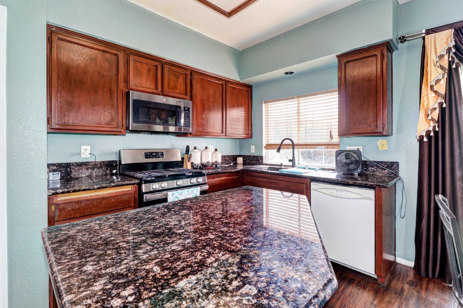 Detail Gallery Image 1 of 1 For 9070 Chantal Way, Sacramento,  CA 95829 - 4 Beds | 2/1 Baths