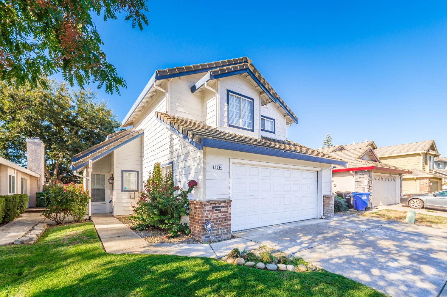 Photo of 8864 Gemwood Wy in Elk Grove, CA