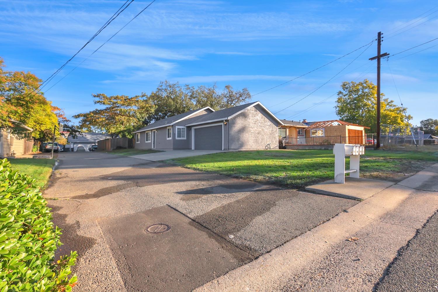Photo of 7589 Twin Oaks Ave in Citrus Heights, CA