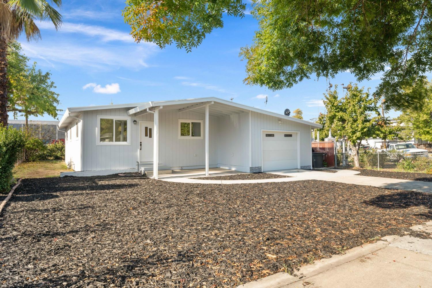 Photo of 649 Encinal Ave in Roseville, CA