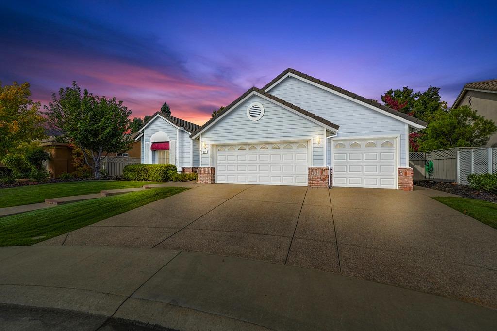 Photo of 357 School House Ct in Roseville, CA