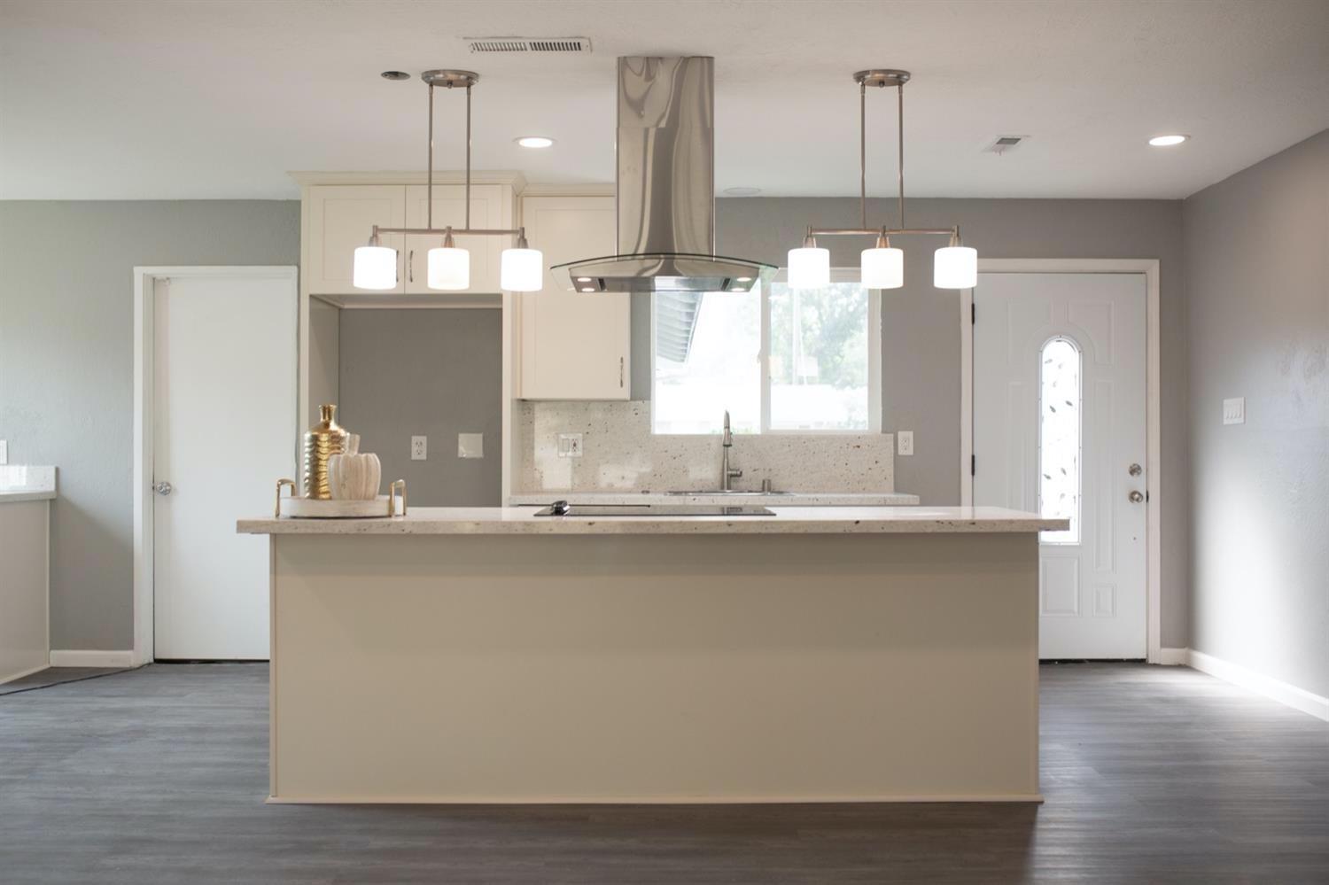 Photo of 6430 Matterhorn Dr in Sacramento, CA