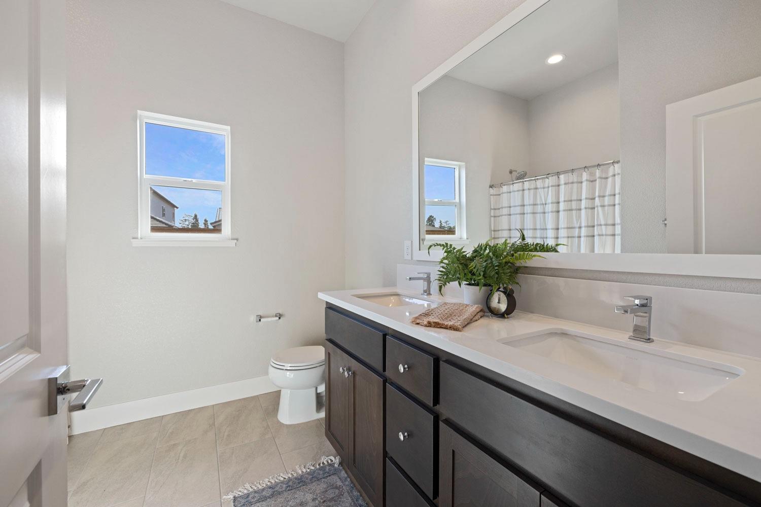 Detail Gallery Image 11 of 60 For 1211 Heavenly Cir, Stockton,  CA 95209 - 3 Beds | 2 Baths