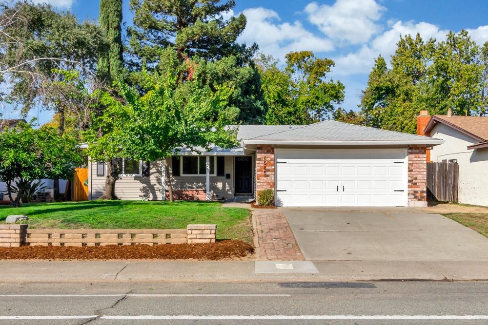 Photo of 8585 La Riviera Dr in Sacramento, CA