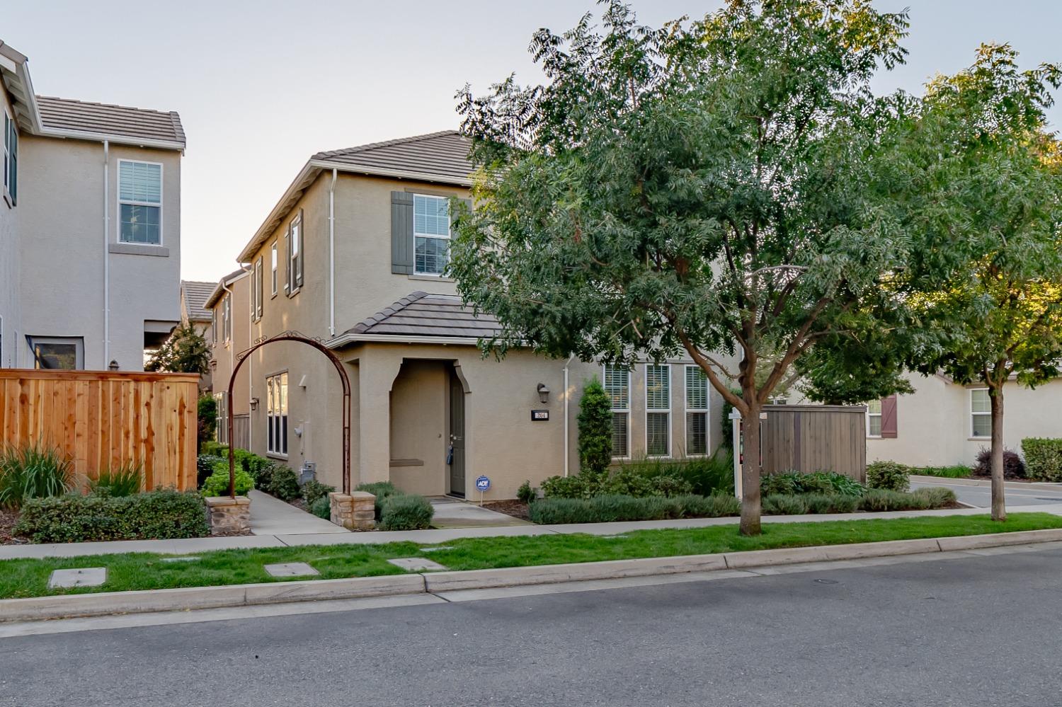 Photo of 204 Talmont Cir in Roseville, CA