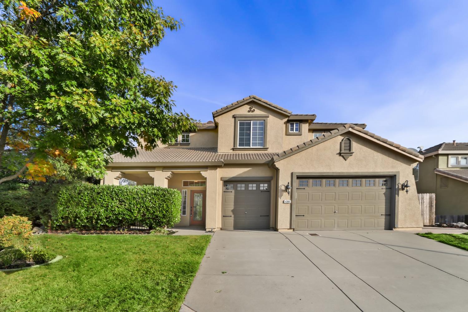 Photo of 4344 Lakebreeze Dr in Rocklin, CA