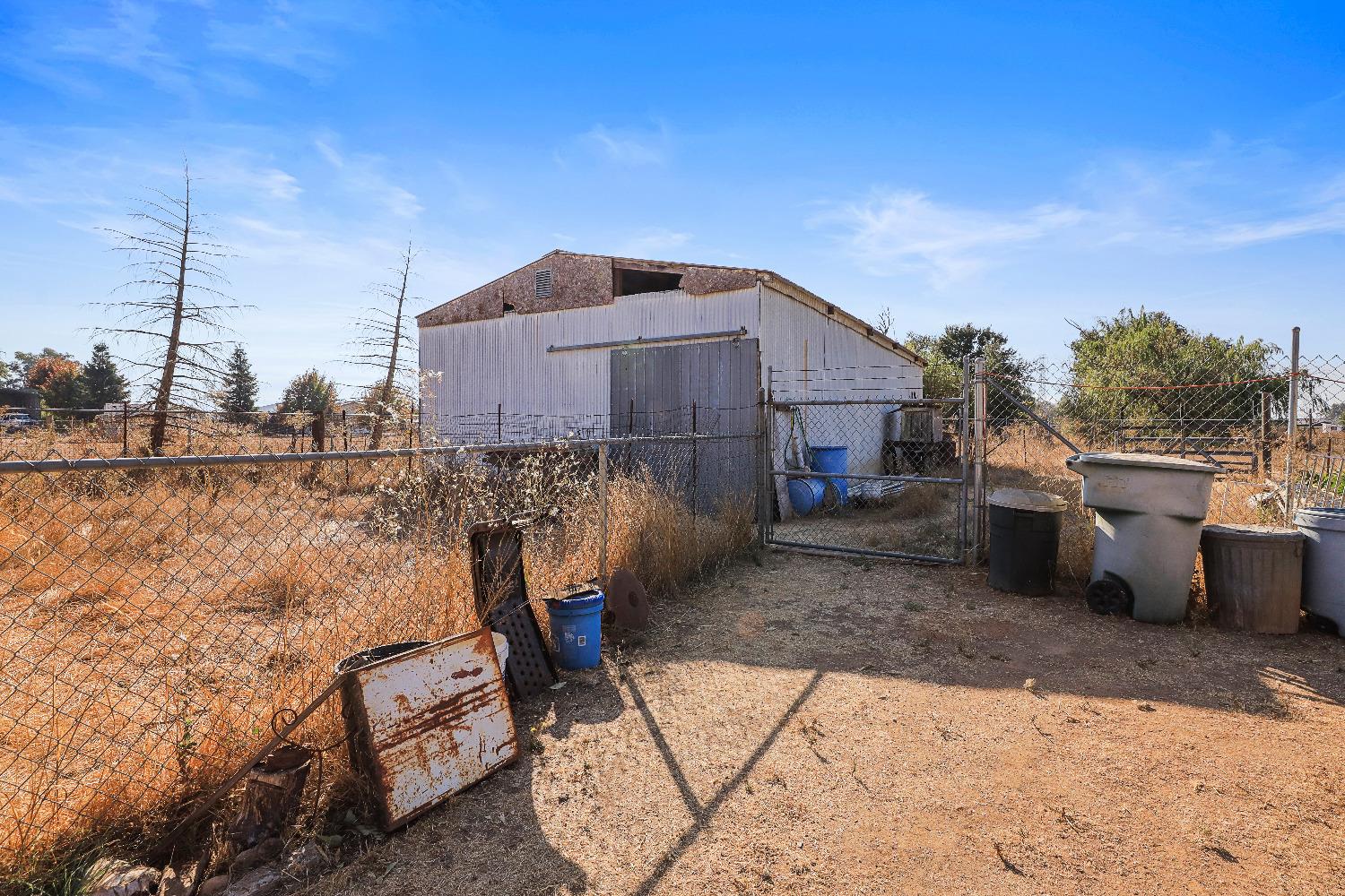 N Suttenfield Road, Acampo, California image 34