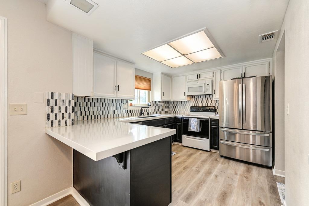 Photo #10: 223107012 Listing 