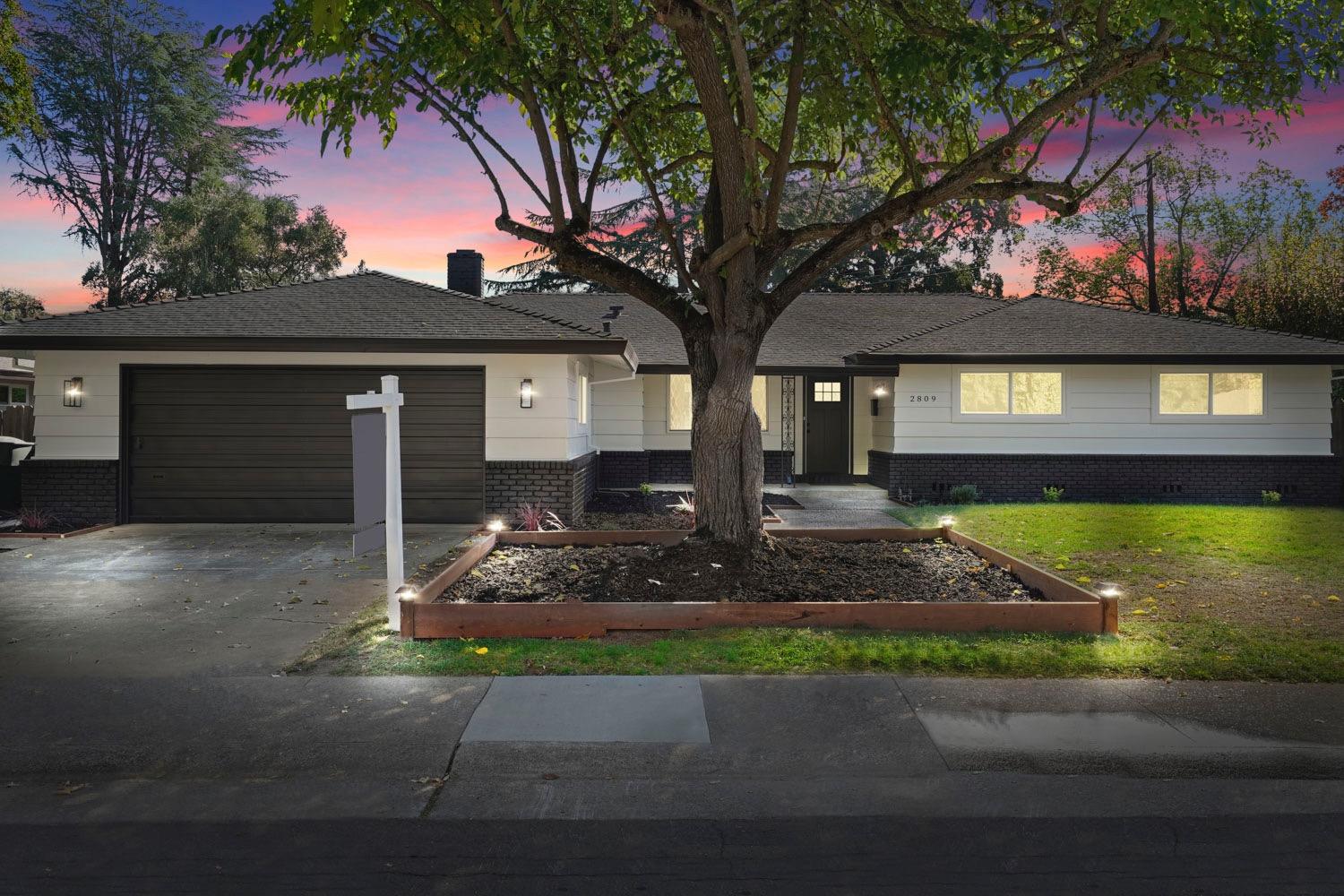 Photo of 2809 Royal Palm Wy in Carmichael, CA