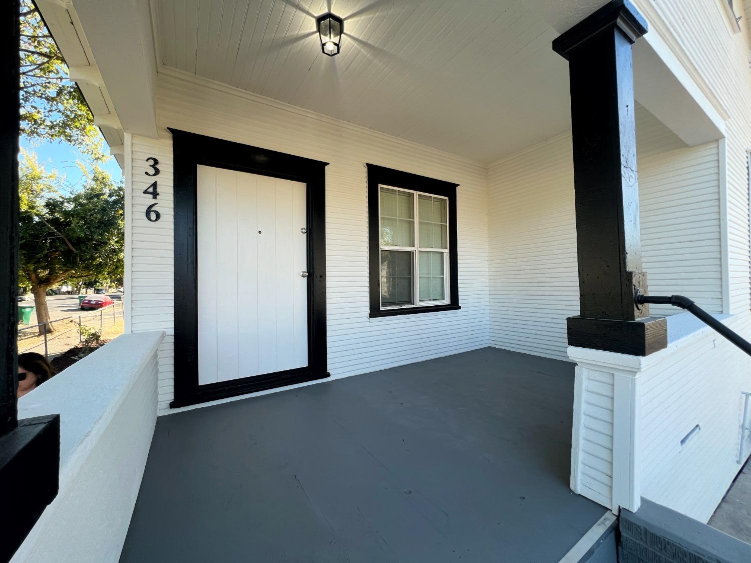 Detail Gallery Image 2 of 16 For 346 E Worth St, Stockton,  CA 95206 - 3 Beds | 2 Baths