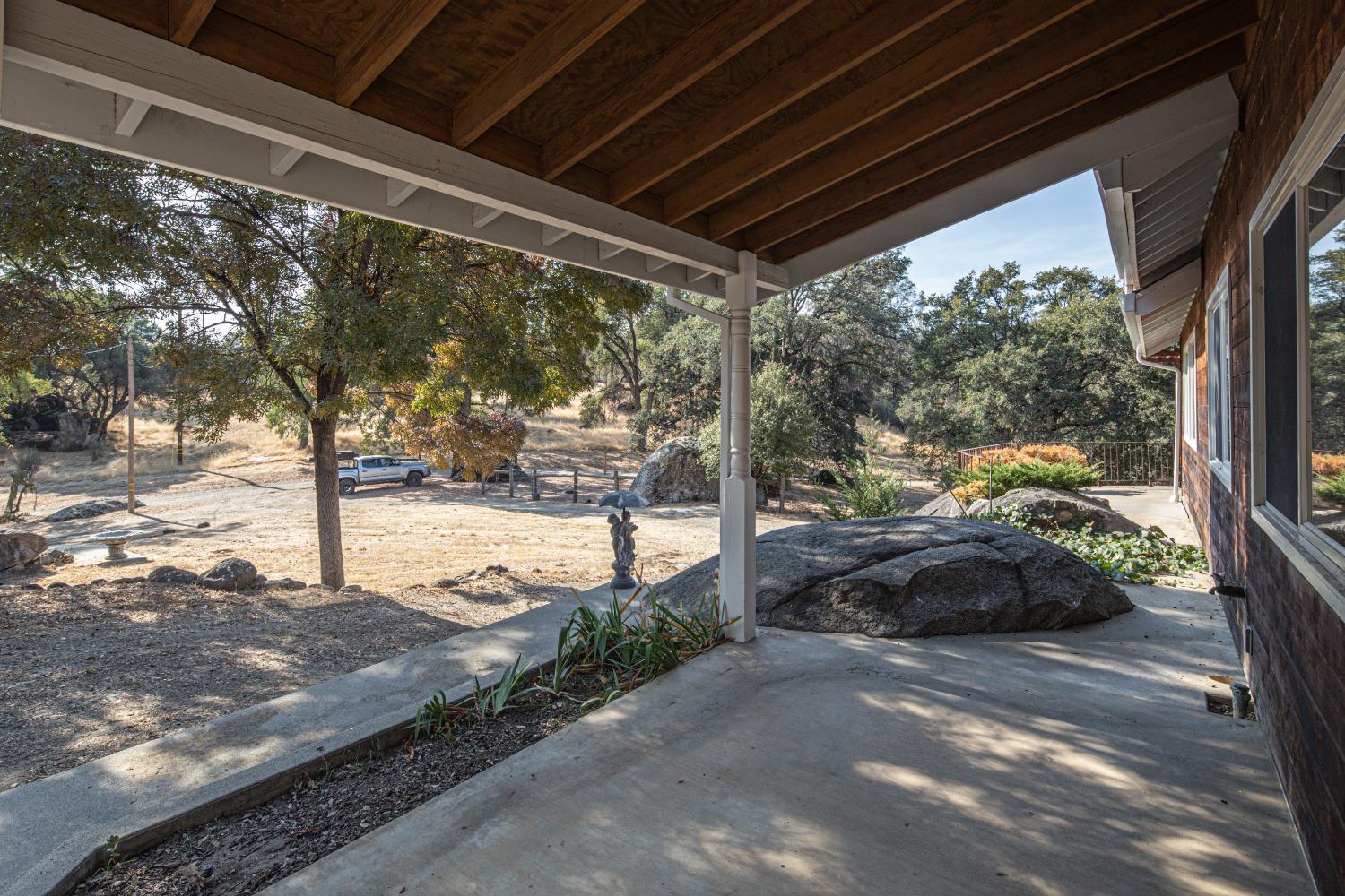 Detail Gallery Image 17 of 64 For 4587 Indian Peak Rd, Mariposa,  CA 95338 - 3 Beds | 2/1 Baths